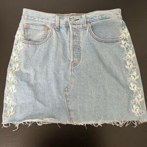 Levis Denim Mini Skirt Size 30 High Rise Deconstructed Button Fly Embroidered